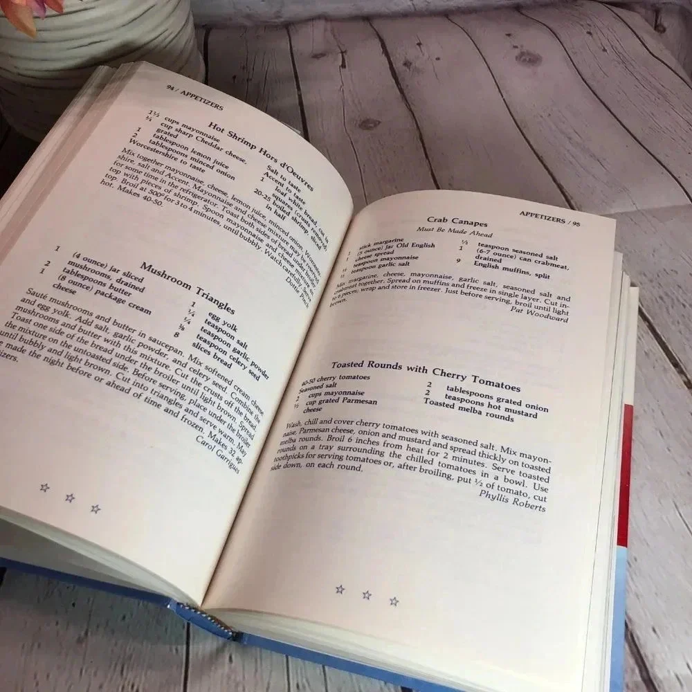 Vintage 1989 THE TEXAS EXPERIENCE cookbook